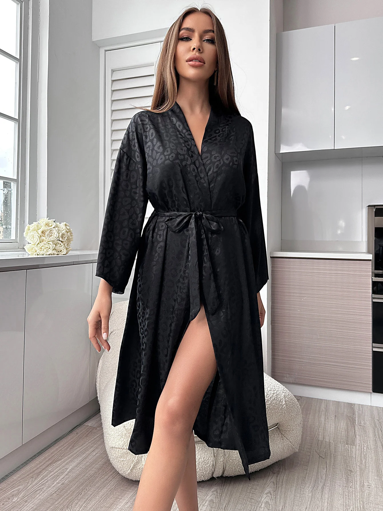 قميص نوم نسائي مطبوع بأكمام طويلة، بيجامة منزلية أنيقة ومريحة، روب حمام بتصميم بسيط وعصري - الصورة 5